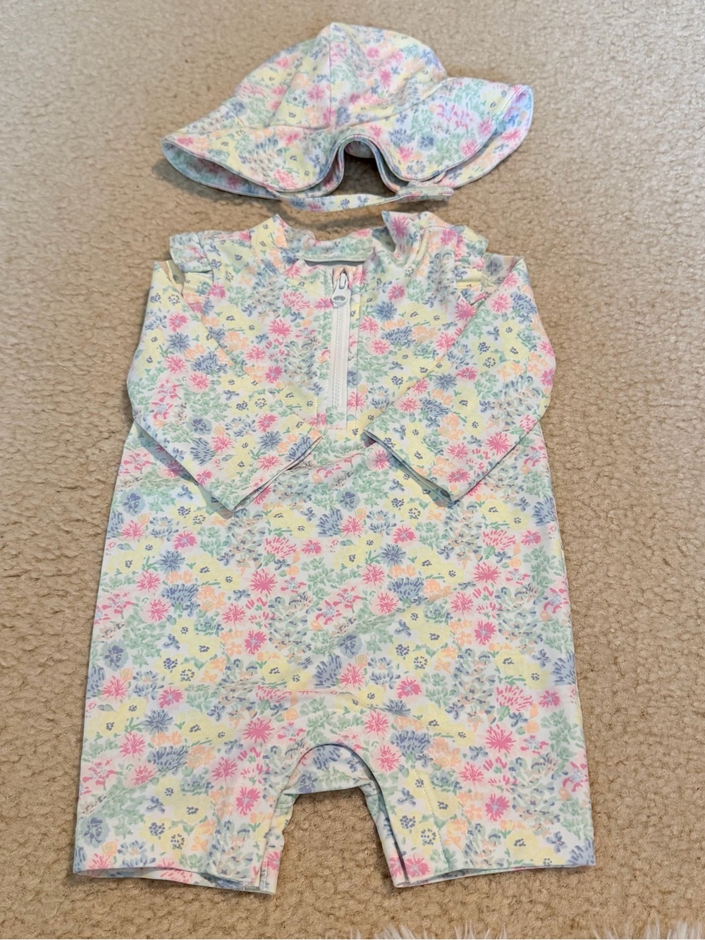 Baby GAP Floral Rash Guard Swim Set & Sun Hat 0-6M Like New - Picture 2 of 9
